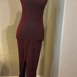 Elegant Sleeveless Burgundy Maxi Dress